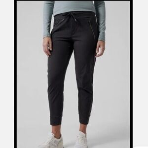Athleta Trekkie North Jogger Size 0 Black Pants Zipper Pockets Hiking 405726